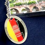 Travelbug Heidelberg mit rundem Anhnger in den Farben Deutschlands