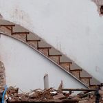 Treppenstufenrelief im Abrisshaus